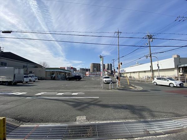 レオパレス山本(ファミリーマート八尾旭ヶ丘店)