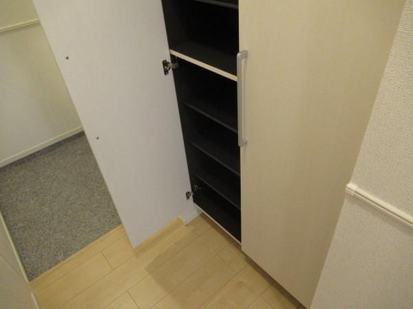 ノーブルセピア山本
