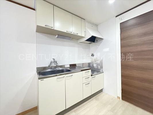 西山本町6丁目貸家