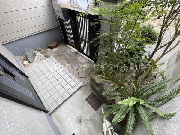 東山本町1丁目ガレージ付き戸建て
