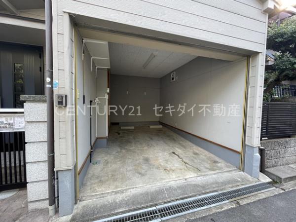 東山本町1丁目ガレージ付き戸建て
