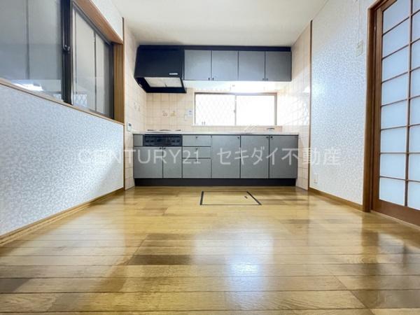 東山本町1丁目ガレージ付き戸建て