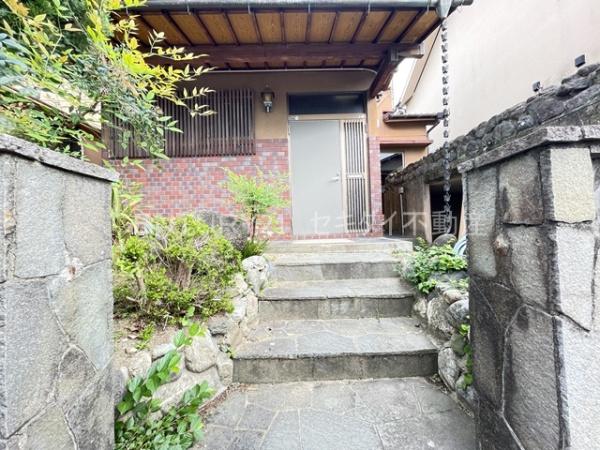 郡川6丁目ガレージ付き戸建て(エントランス)