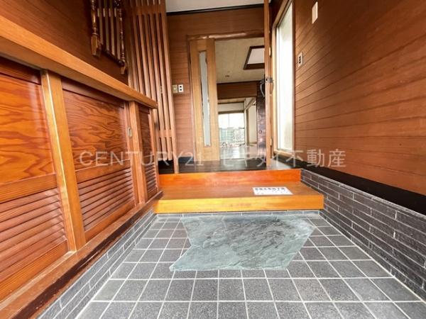 郡川6丁目ガレージ付き戸建て(玄関)