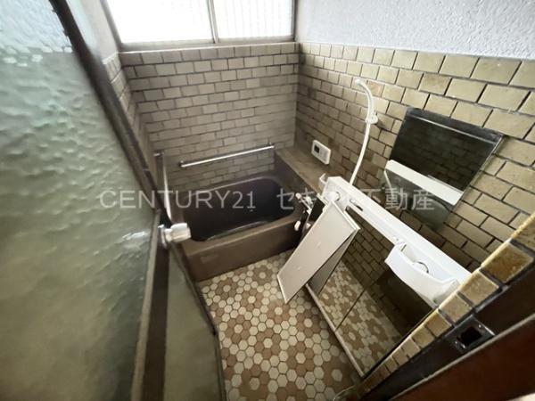 郡川6丁目ガレージ付き戸建て(バス)