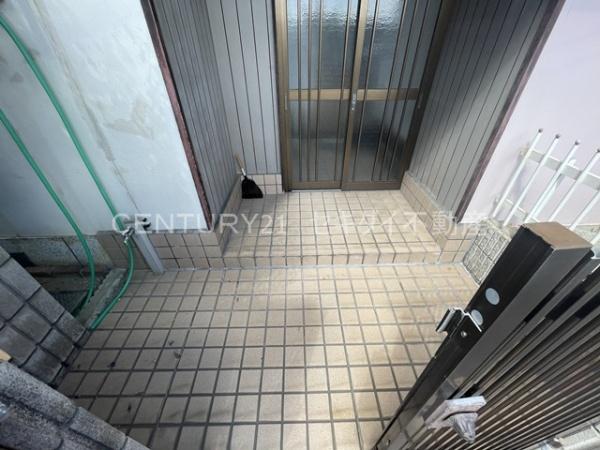 ロッヂt高安町北5丁目貸家