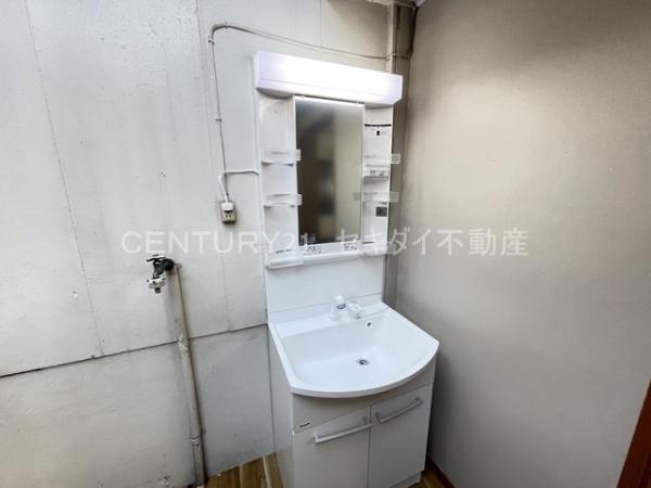 ロッヂt高安町北5丁目貸家