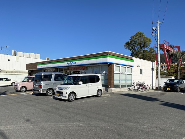 サンベールクワノ(ファミリーマート八尾郡川店)