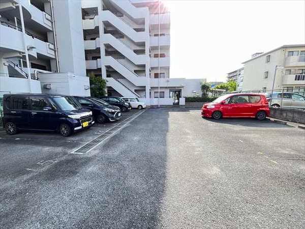 アンド・ユー植田(駐車場)