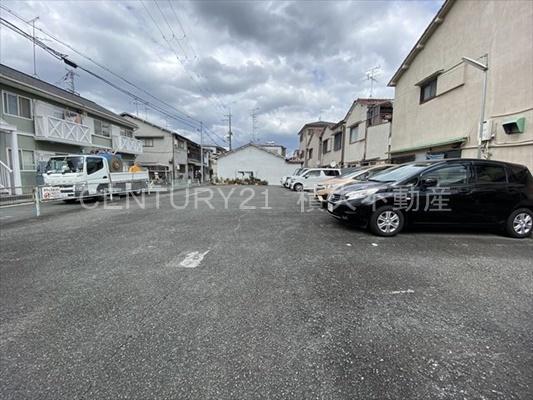 西岡ハイツ(駐車場)