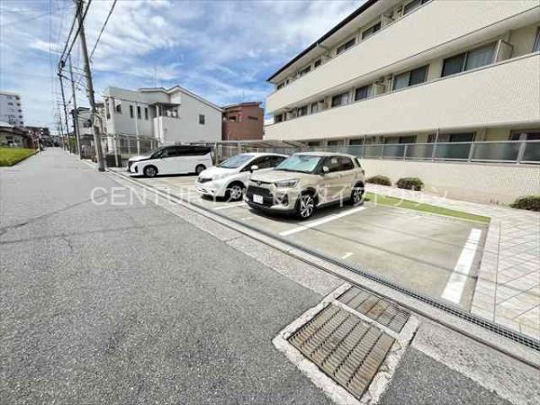 ラフィーネ久宝寺(駐車場)