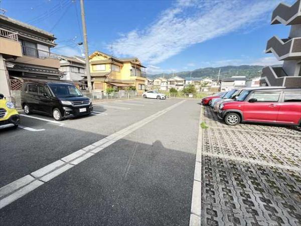 コスモ(駐車場)