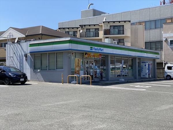 フジパレス光南町2番館(ファミリーマート八尾光南町店)