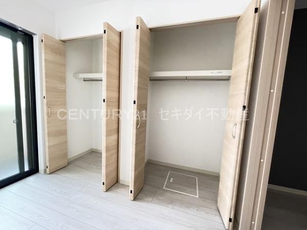 バッジ　トモイ　エスト4