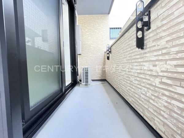 バッジ　トモイ　エスト4