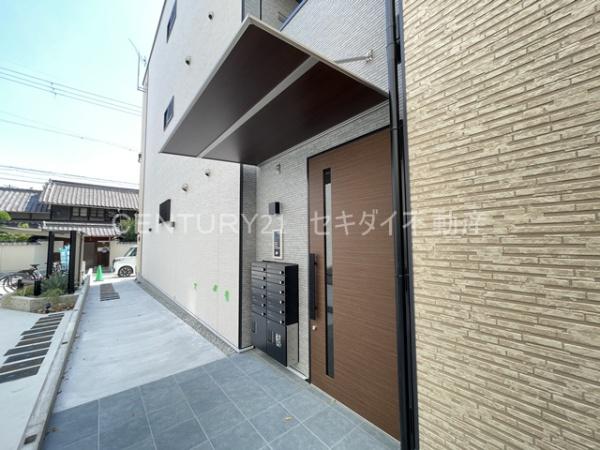 バッジ　トモイ　エスト4