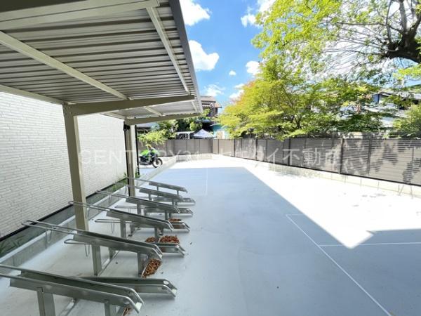 バッジ　トモイ　エスト4