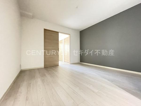 バッジ　トモイ　エスト4