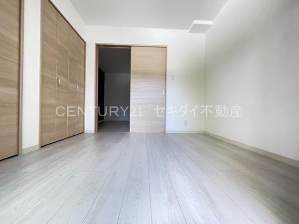 バッジ　トモイ　エスト4