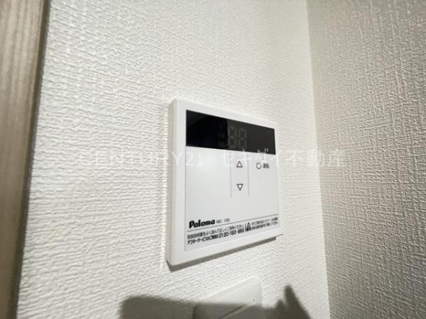 バッジ　トモイ　エスト4