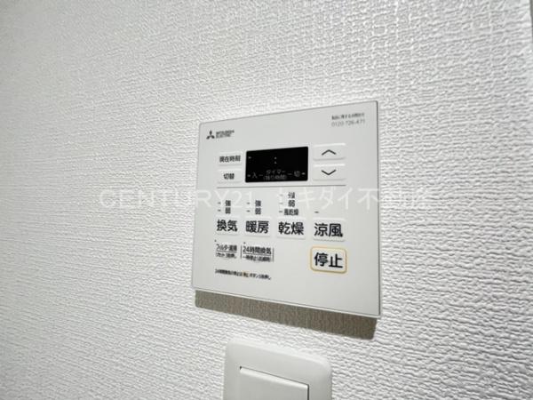 バッジ　トモイ　エスト4