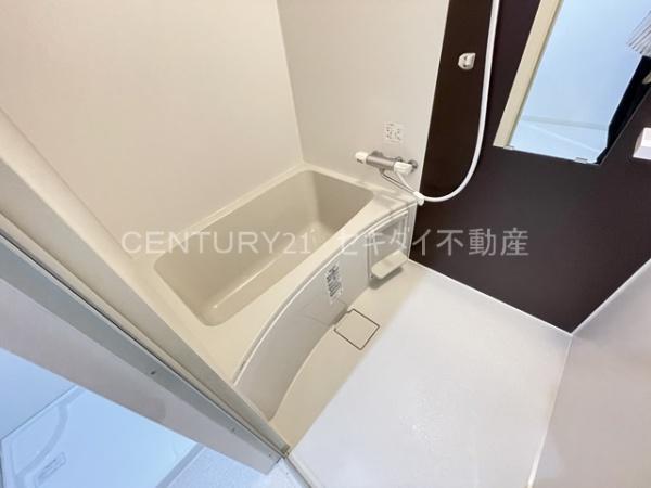 バッジ　トモイ　エスト4