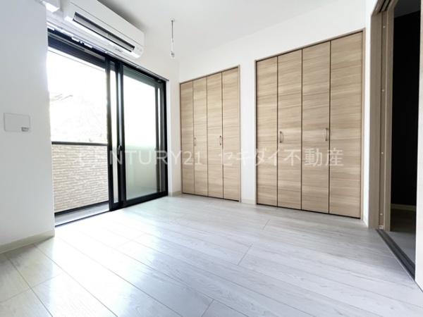 バッジ　トモイ　エスト4