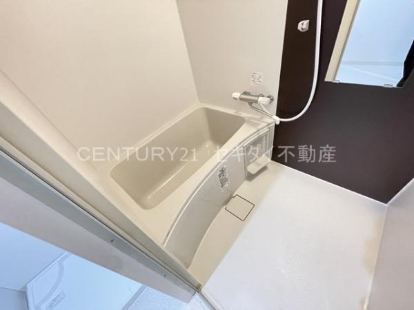 バッジ　トモイ　エスト4