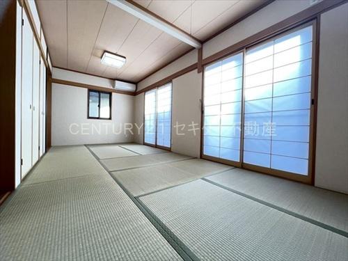 東山本町１丁目戸建て（ガレージ付き）