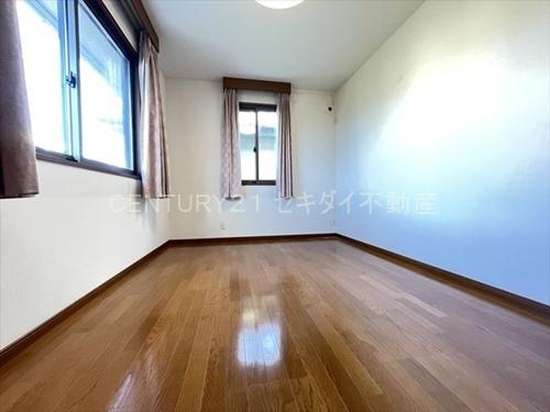 東山本町１丁目戸建て（ガレージ付き）