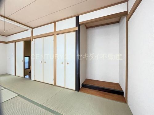 東山本町１丁目戸建て（ガレージ付き）