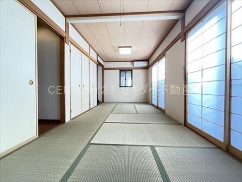 東山本町１丁目戸建て（ガレージ付き）