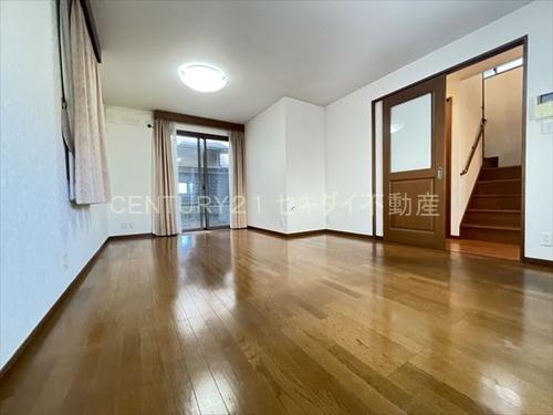 東山本町１丁目戸建て（ガレージ付き）