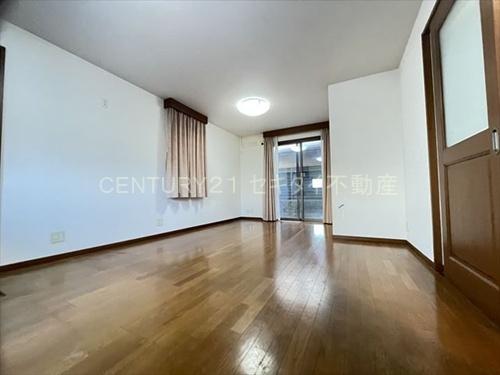 東山本町１丁目戸建て（ガレージ付き）