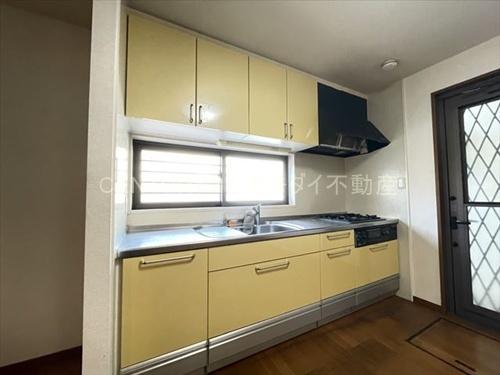 東山本町１丁目戸建て（ガレージ付き）