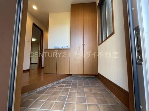 東山本町１丁目戸建て（ガレージ付き）