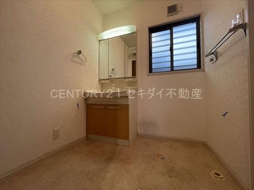 東山本町１丁目戸建て（ガレージ付き）