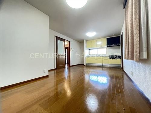 東山本町１丁目戸建て（ガレージ付き）