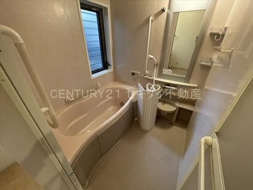 東山本町１丁目戸建て（ガレージ付き）