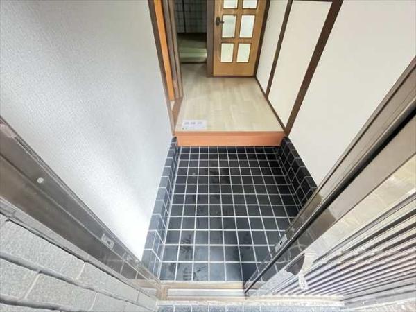 八尾市高砂町５丁目戸建て（ガレージ付き）