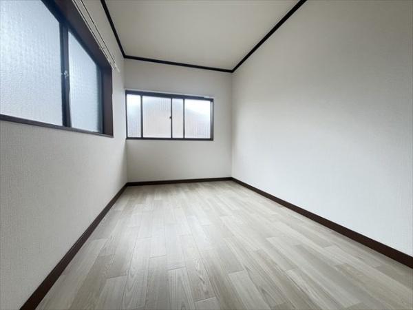 八尾市高砂町５丁目戸建て（ガレージ付き）