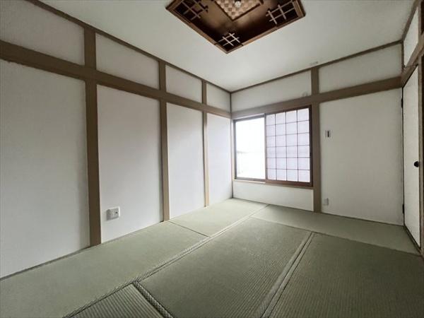 八尾市高砂町５丁目戸建て（ガレージ付き）