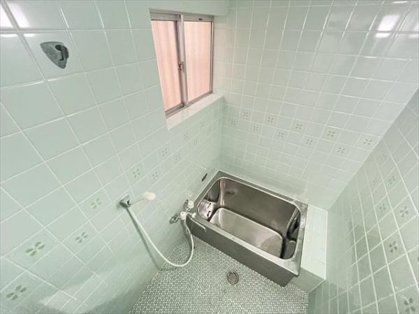 八尾市高砂町５丁目戸建て（ガレージ付き）