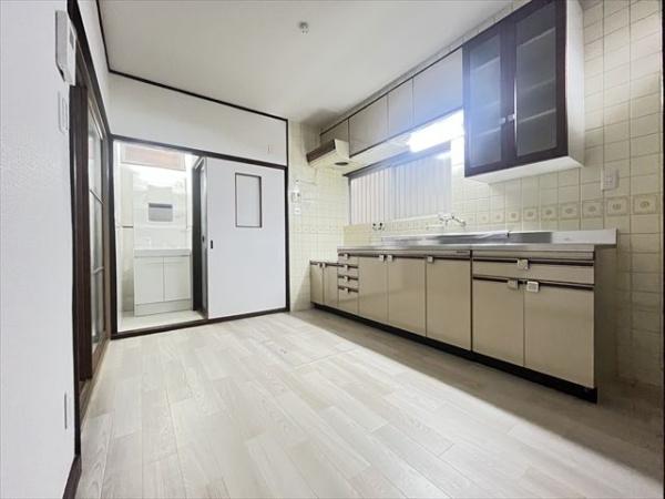 八尾市高砂町５丁目戸建て（ガレージ付き）