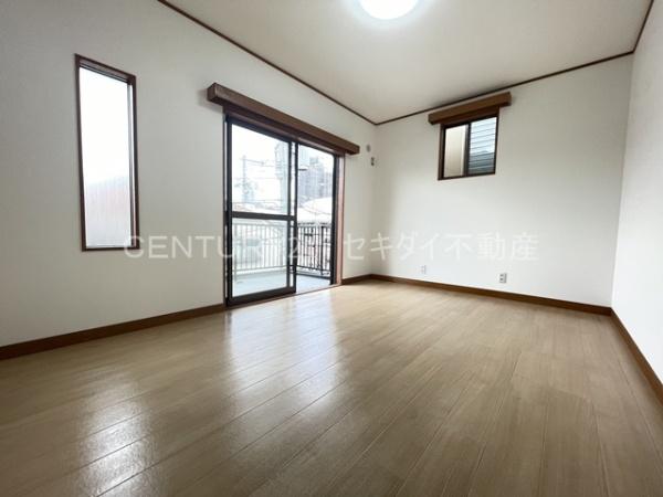 佐堂町1丁目ガレージ付き戸建て