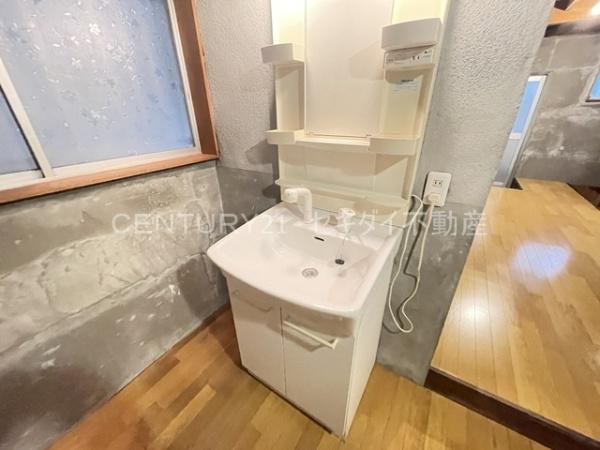 佐堂町1丁目ガレージ付き戸建て