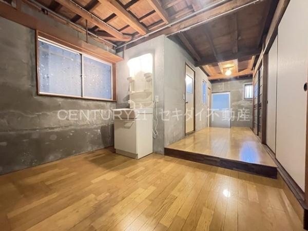 佐堂町1丁目ガレージ付き戸建て