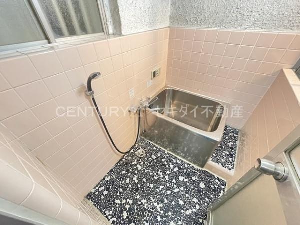 佐堂町1丁目ガレージ付き戸建て