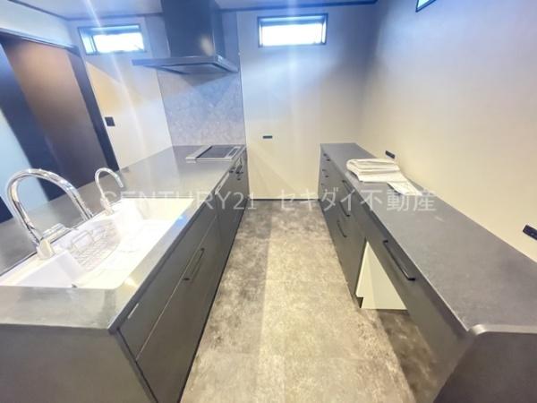 服部川2丁目ガレージ付き戸建て