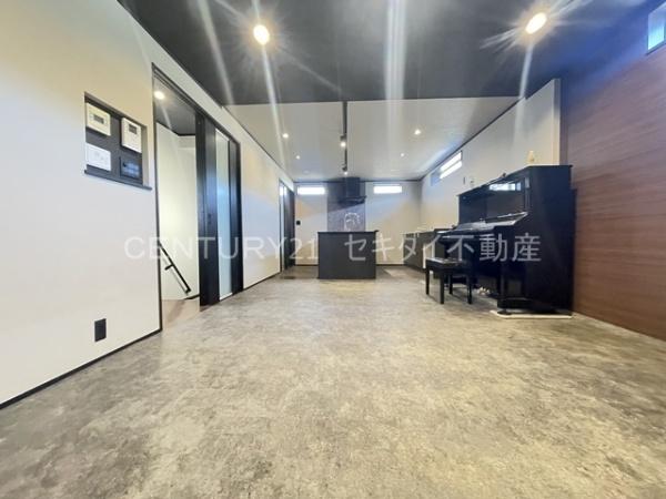 服部川2丁目ガレージ付き戸建て